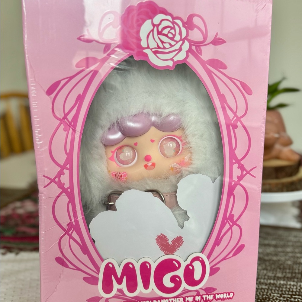 MIGO 400% Another Me In The World Limited Plush- White Migo (NEW Sealed Box)